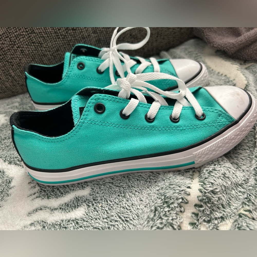 Converse kids size 4